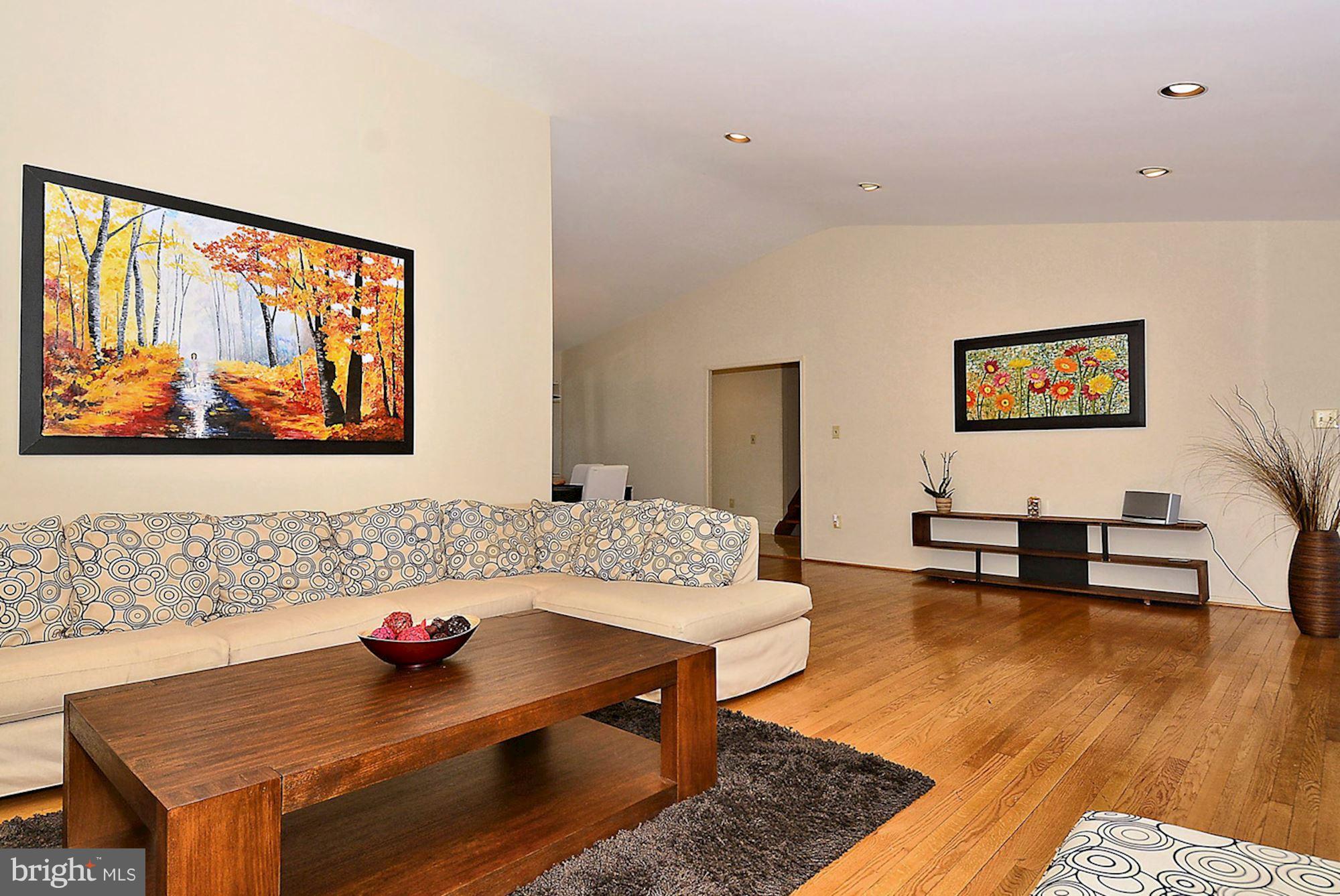 8320 Fenway Road Bethesda, MD 20817 - Photo 6 of 28 Living Room