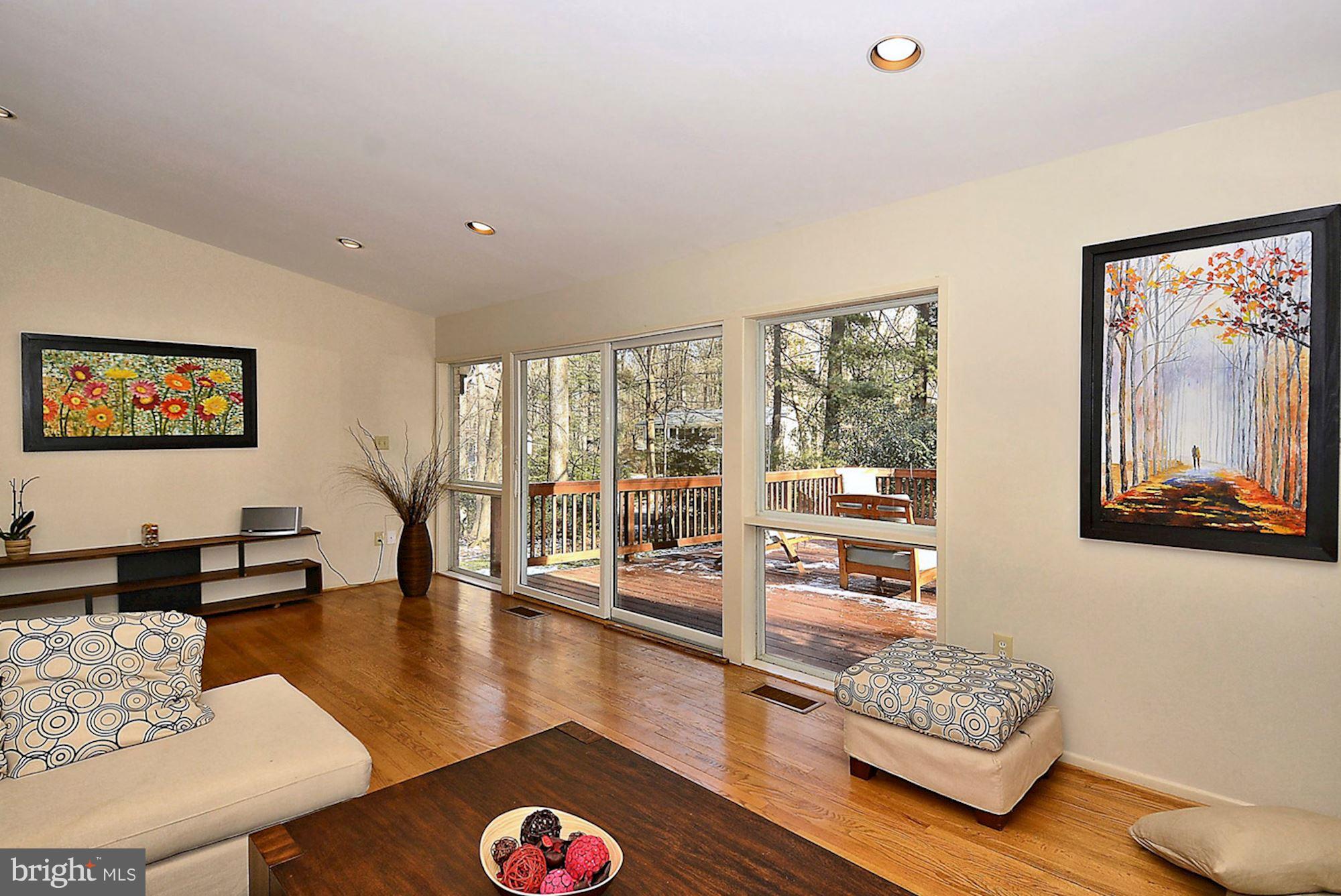 8320 Fenway Road Bethesda, MD 20817 - Photo 7 of 28 Living Room
