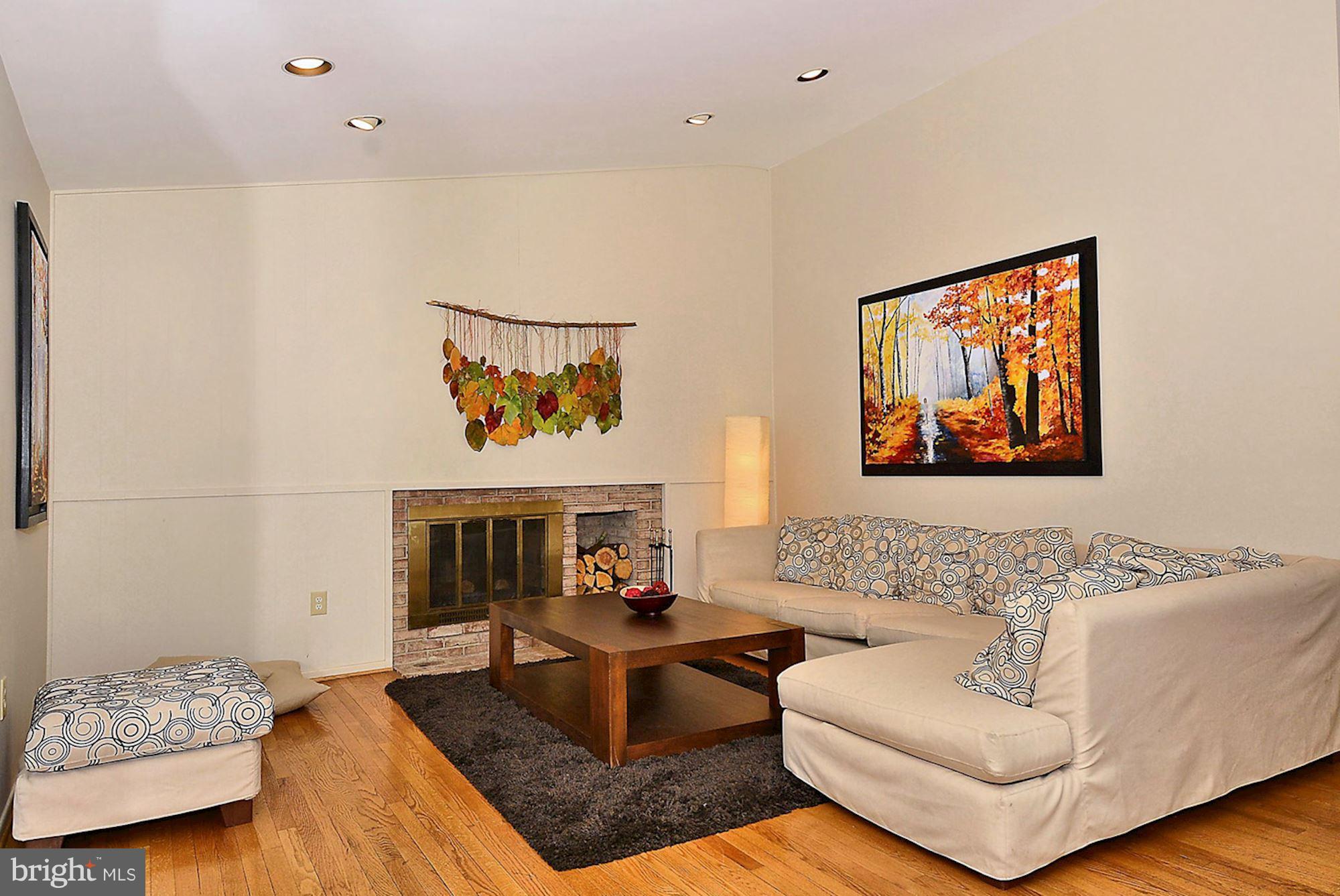 8320 Fenway Road Bethesda, MD 20817 - Photo 8 of 28 Living Room