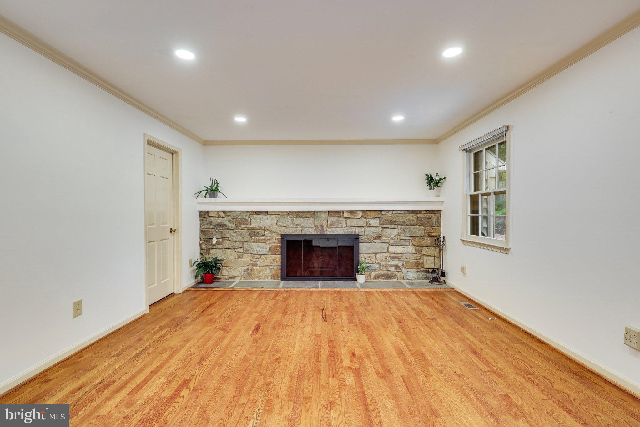 1427 Laurel Hill Road Vienna, VA 22182 - Photo 23 of 57 Inviting space with natural warmth.