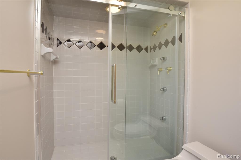 1875 Wingate Road Bloomfield Hills, MI 48302 - Photo 32 of 47