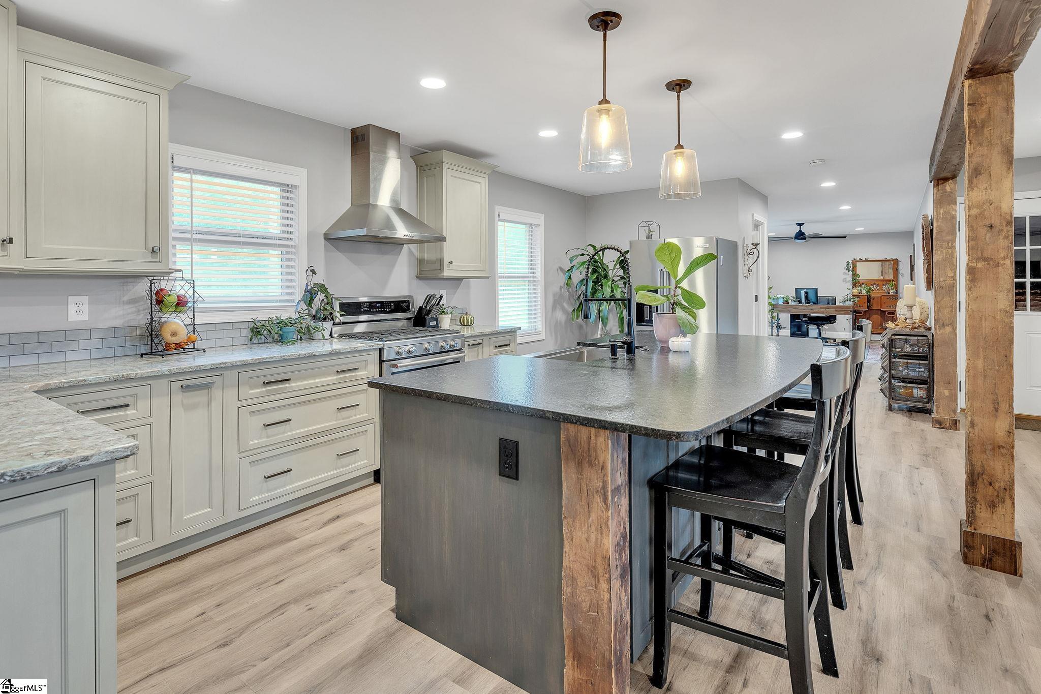 450 Sunset Road Landrum, SC 29356 - Photo 8 of 32