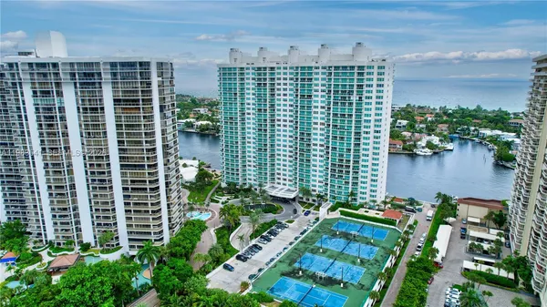 $699,000 | 20281 East Country Club Drive, Unit TS 5, Aventura, FL 33180