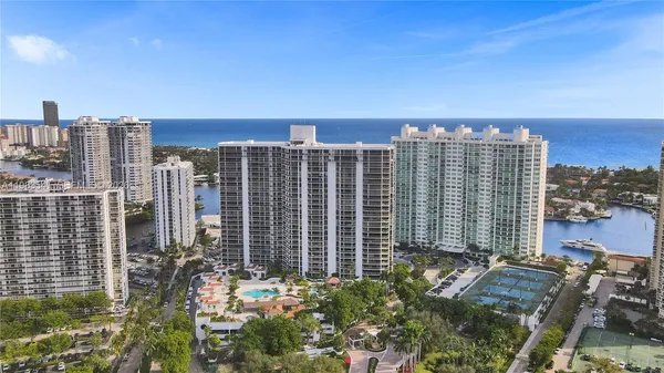 $699,000 | 20281 East Country Club Drive, Unit TS 5, Aventura, FL 33180
