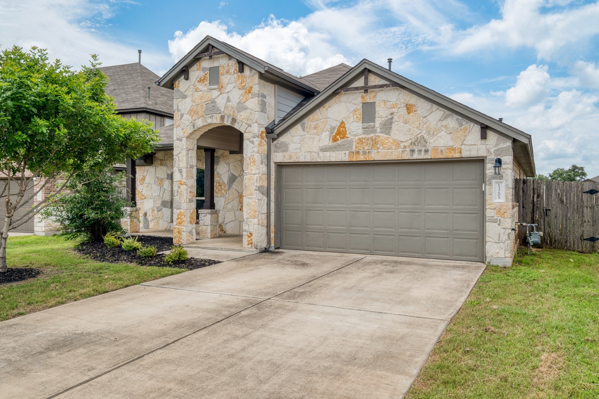 13205 Olivers Way Manchaca, TX 78652 - Photo 3 of 25