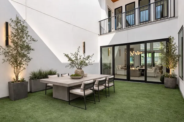 $1,589,900 | 811 Woodstock Street, Bellaire, TX 77401