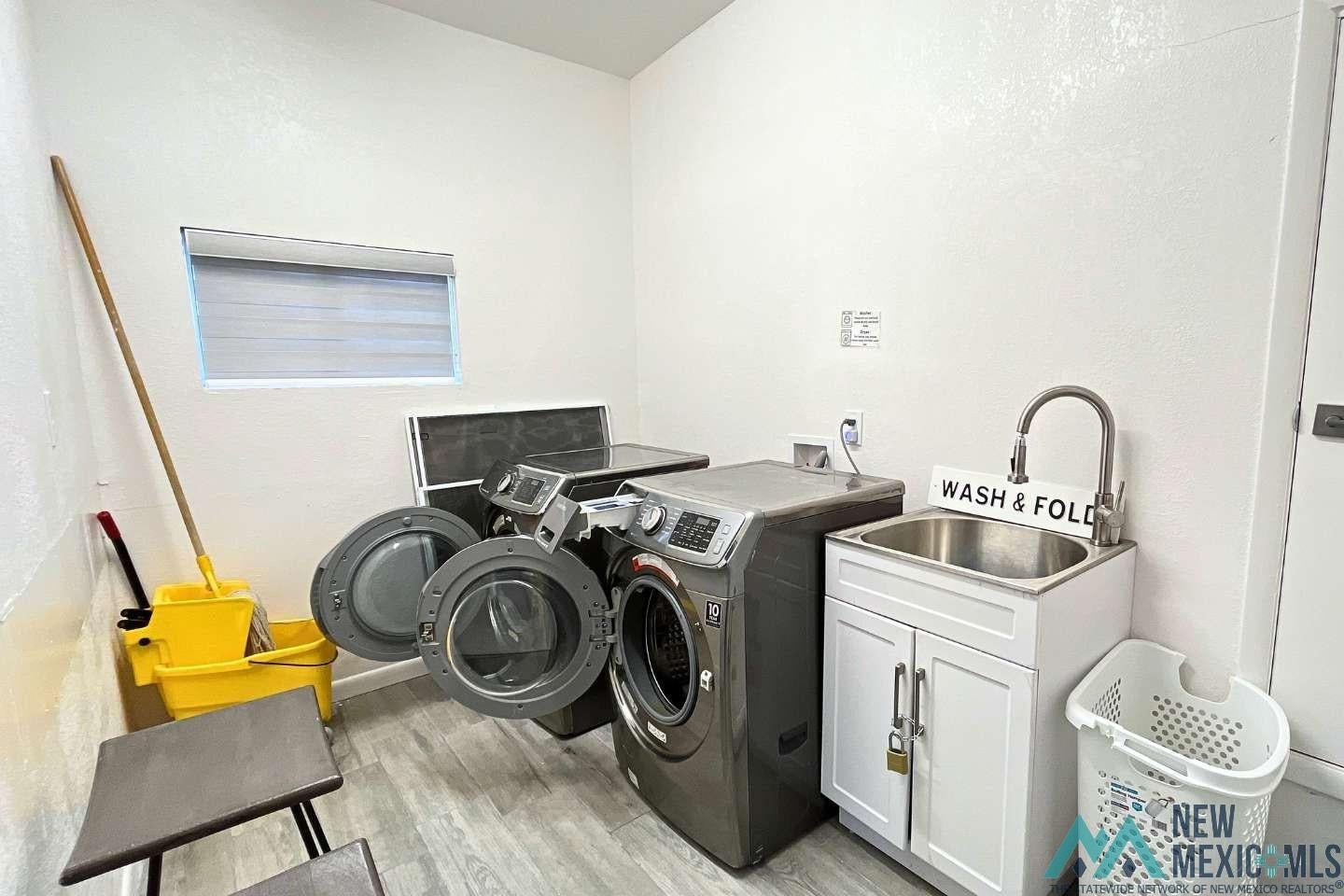 241 Junction Road Ruidoso, NM 88345 - Photo 31 of 44 Laundry room featuring light wood finished floors and independent washer and dryer