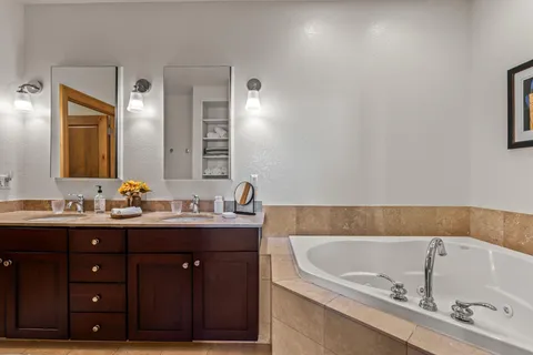 $1,220,000 | 541 East Erie Street, Unit 302, Milwaukee, WI 53202