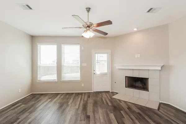 $2,200 | 439 Sky Ridge Drive, Alvin, TX 77511