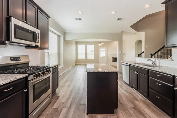 $2,200 | 439 Sky Ridge Drive, Alvin, TX 77511