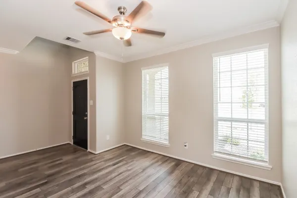 $2,200 | 439 Sky Ridge Drive, Alvin, TX 77511