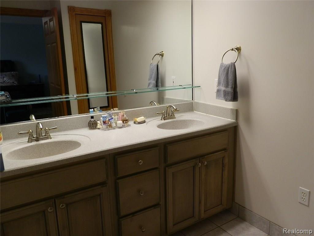 5124 Elms Road Flushing, MI 48433 - Photo 11 of 24 5124 N Elms.11