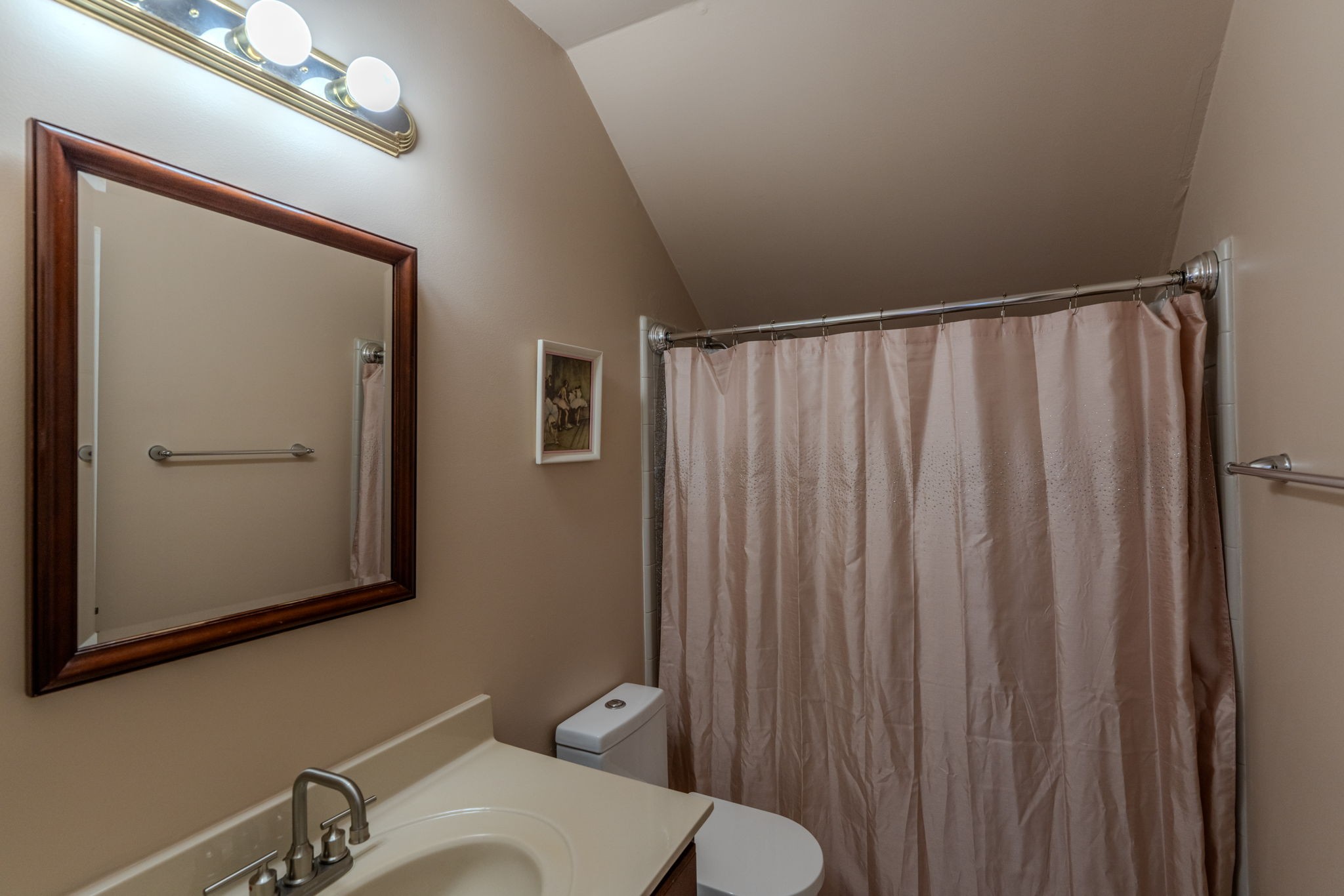 404 Chesterfield Place Franklin, TN 37064 - Photo 27 of 38 a bathroom with a sink a mirror and a toilet