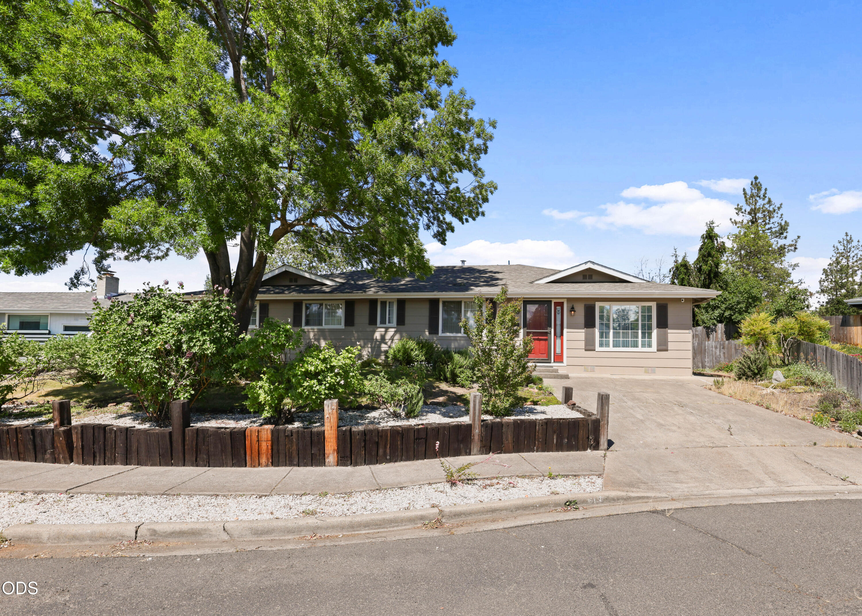 619 Kings Court Central Point, OR 97502 - Photo 1 of 28