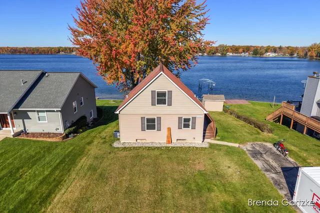 $426,724 | 17300 Warrior Drive, Howard City, MI 49329