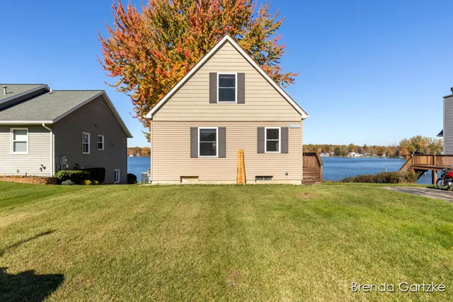 $426,724 | 17300 Warrior Drive, Howard City, MI 49329