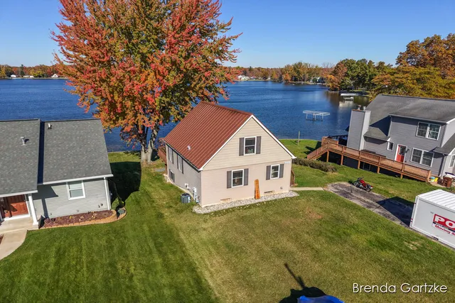 $426,724 | 17300 Warrior Drive, Howard City, MI 49329