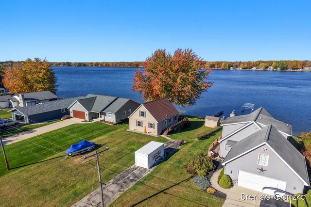 $426,724 | 17300 Warrior Drive, Howard City, MI 49329