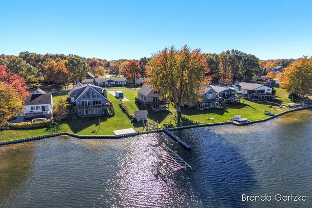 $426,724 | 17300 Warrior Drive, Howard City, MI 49329