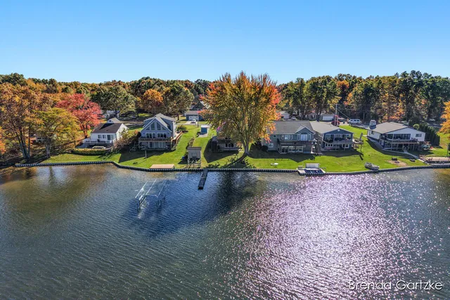 $426,724 | 17300 Warrior Drive, Howard City, MI 49329