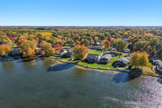 $426,724 | 17300 Warrior Drive, Howard City, MI 49329