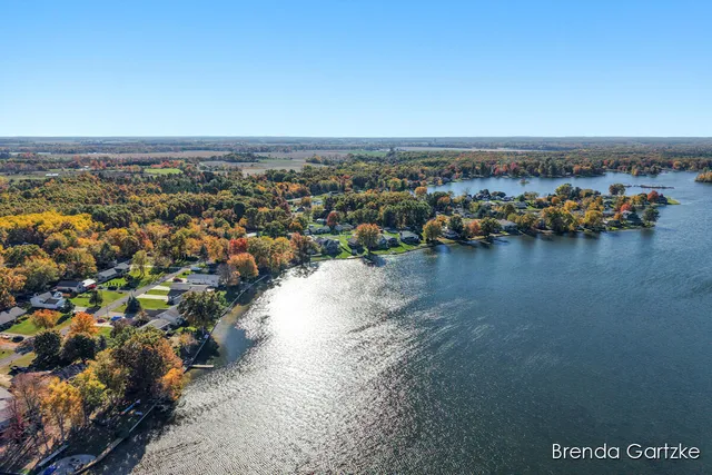 $426,724 | 17300 Warrior Drive, Howard City, MI 49329