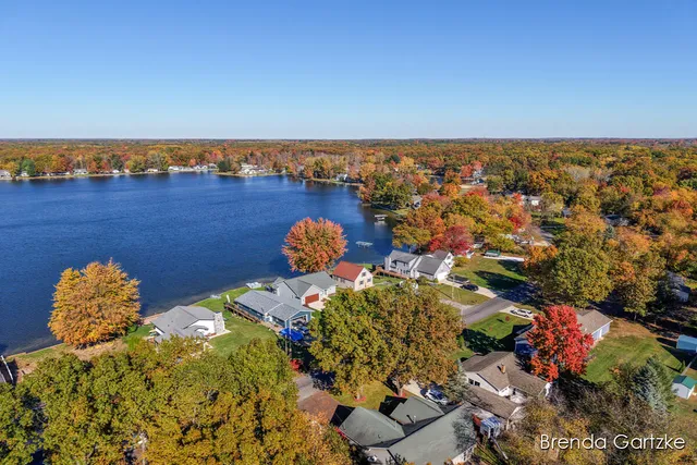 $426,724 | 17300 Warrior Drive, Howard City, MI 49329