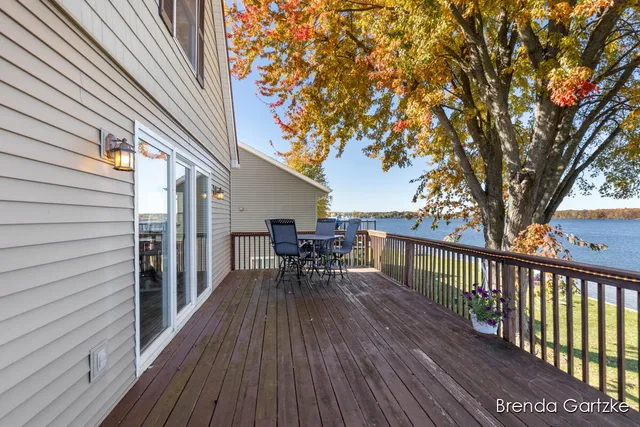 $426,724 | 17300 Warrior Drive, Howard City, MI 49329