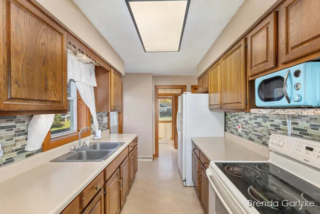 $426,724 | 17300 Warrior Drive, Howard City, MI 49329