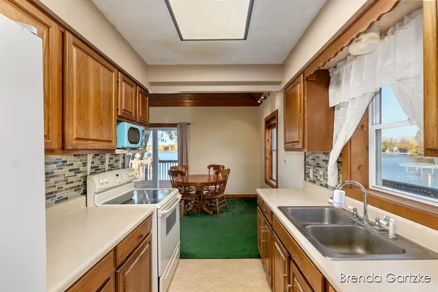 $426,724 | 17300 Warrior Drive, Howard City, MI 49329