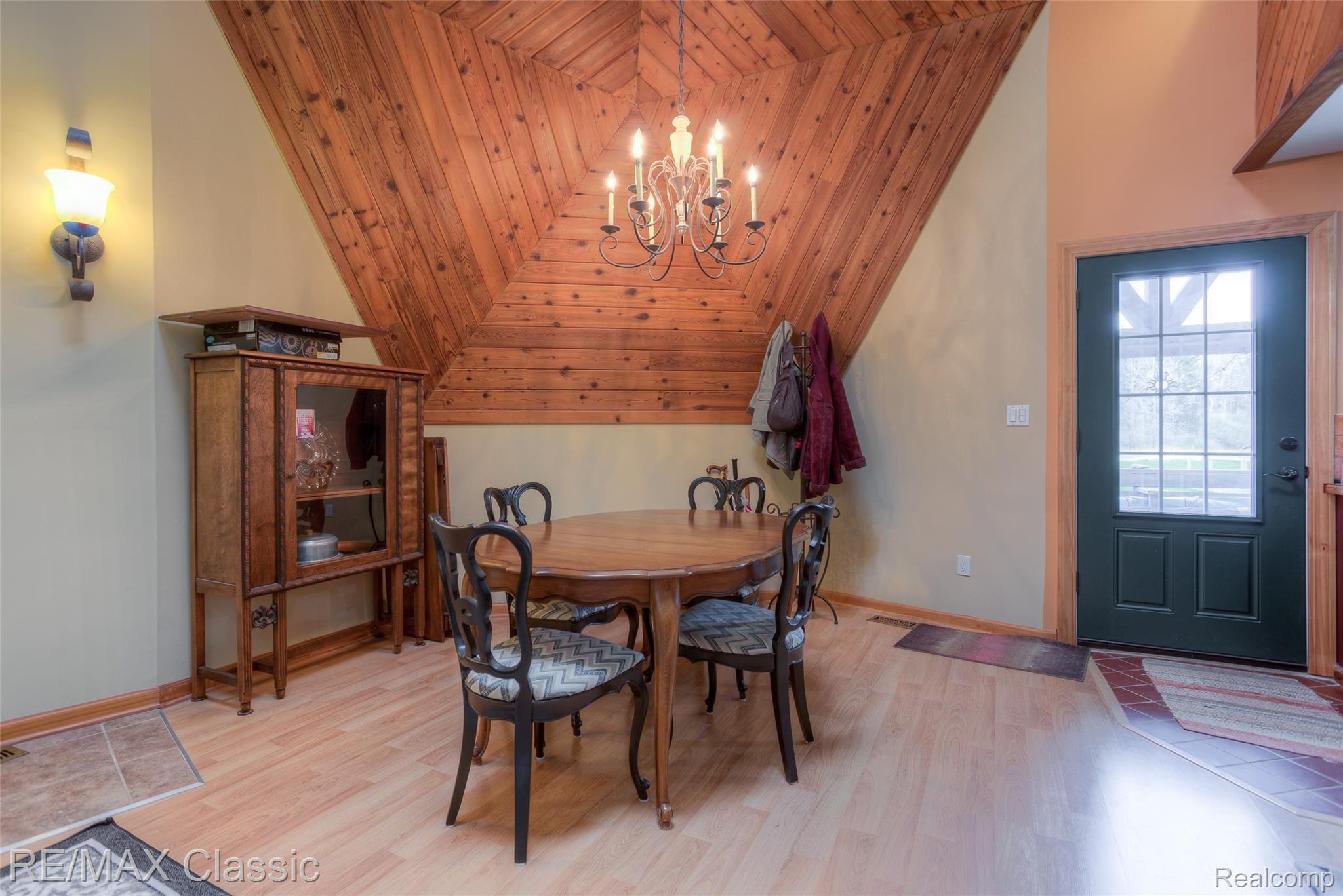 13257 Fagan Road Holly, MI 48442 - Photo 11 of 62 13257 fagan interiors (20).jpg