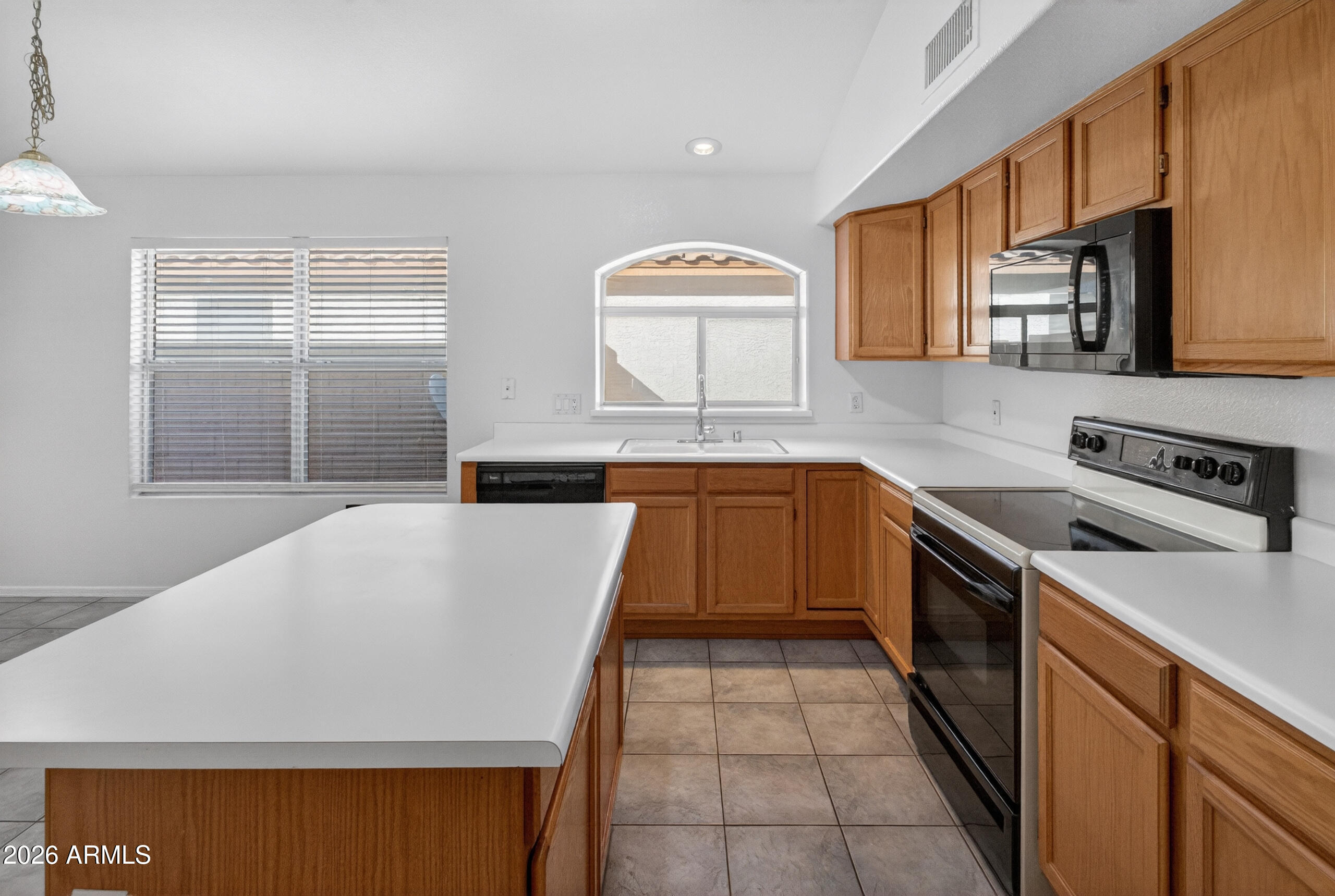 8916 West Davis Road Peoria, AZ 85382 - Photo 6 of 34 Kitchen