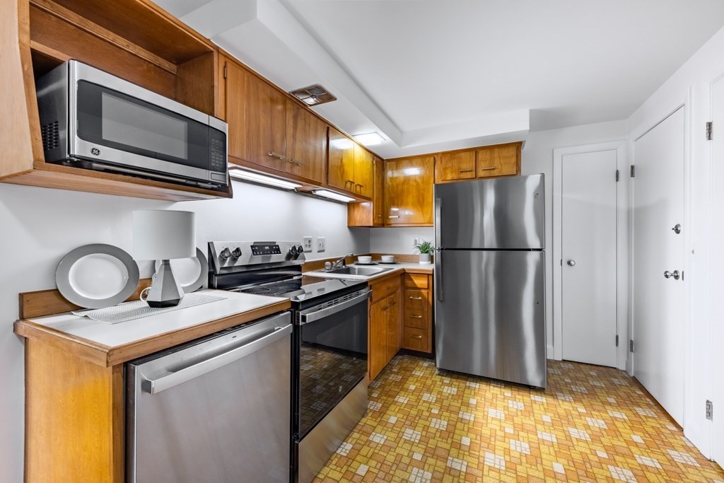 50 Tuttle Street, Unit 12 Wakefield, MA 01880 - Photo 11 of 35