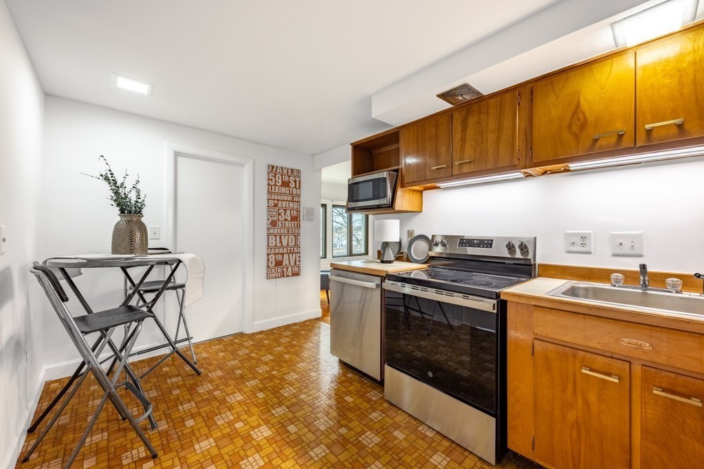 50 Tuttle Street, Unit 12 Wakefield, MA 01880 - Photo 14 of 35
