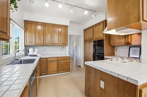 $2,300,000 | 1233 Bellevue Avenue, Unit 9, Burlingame, CA 94010