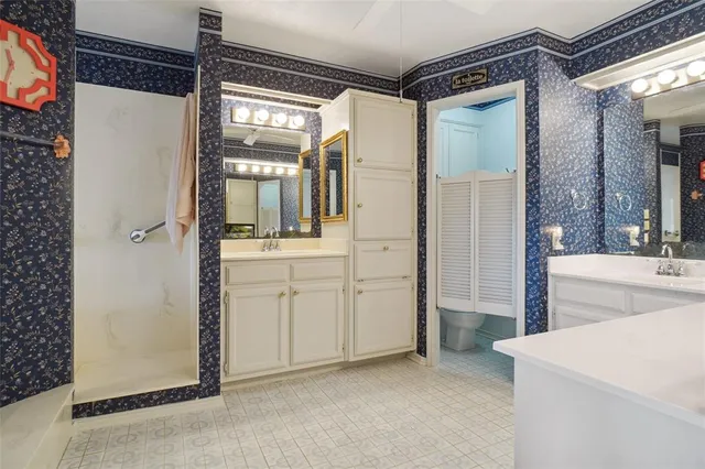 a view of hallway with washer and dryer