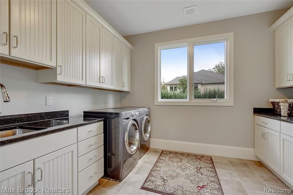 4084 Commerce Road West Bloomfield, MI 48324 - Photo 15 of 33