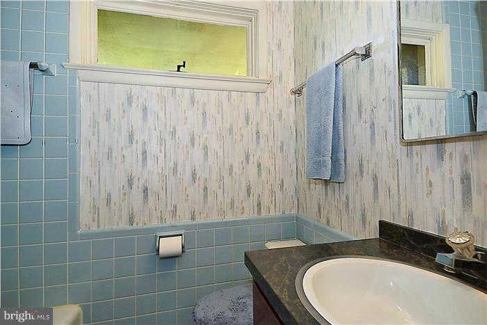8501 Old Seven Locks Road Bethesda, MD 20817 - Photo 16 of 29 Main Level Bath