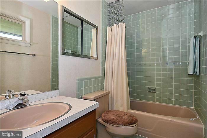 8501 Old Seven Locks Road Bethesda, MD 20817 - Photo 17 of 29 Main Level Bath