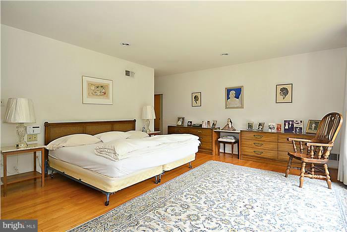 8501 Old Seven Locks Road Bethesda, MD 20817 - Photo 10 of 29 Owners Bedroom