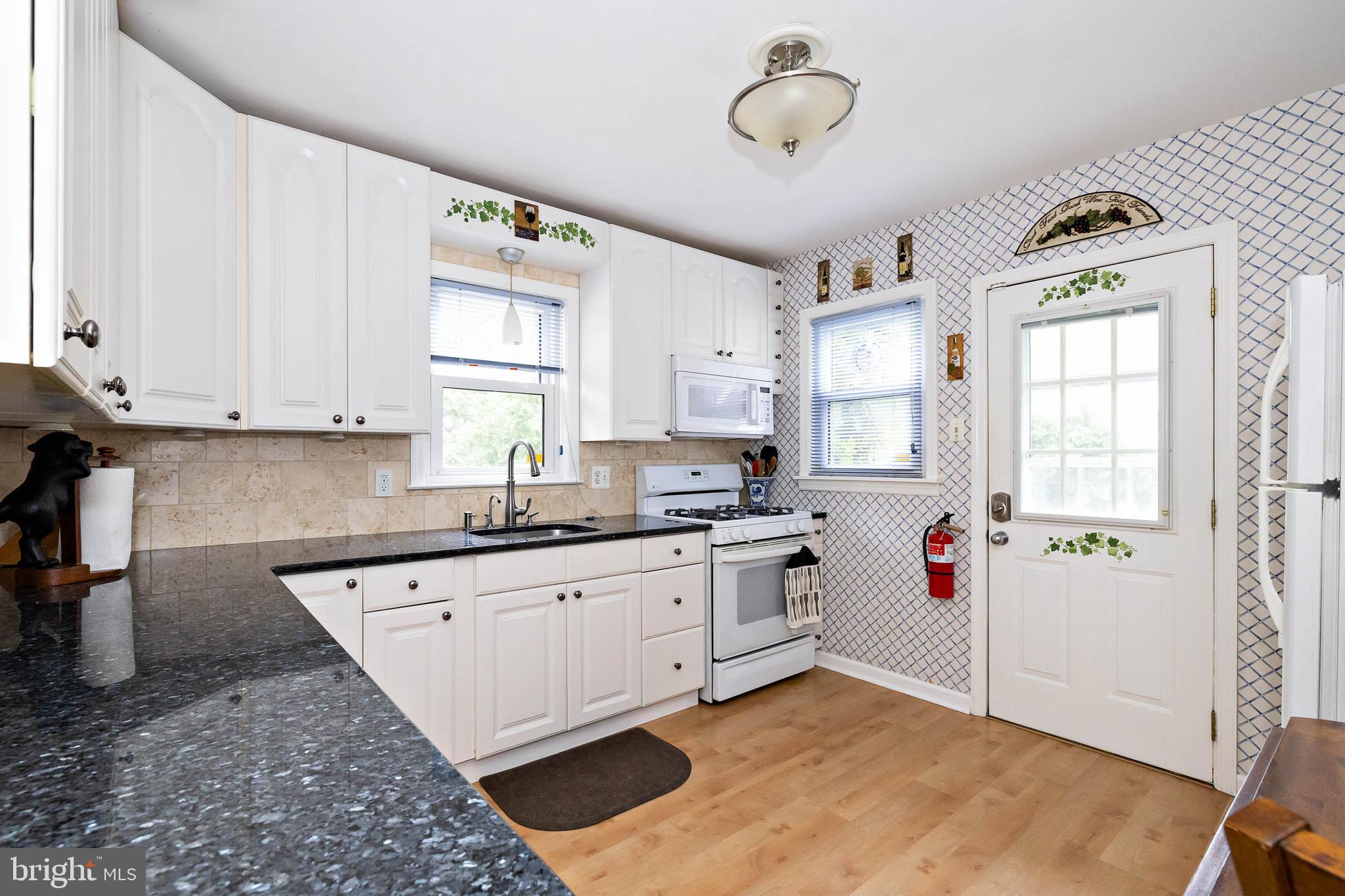 22 Evesham Road Cherry Hill, NJ 08003 - Photo 6 of 17 Kitchen