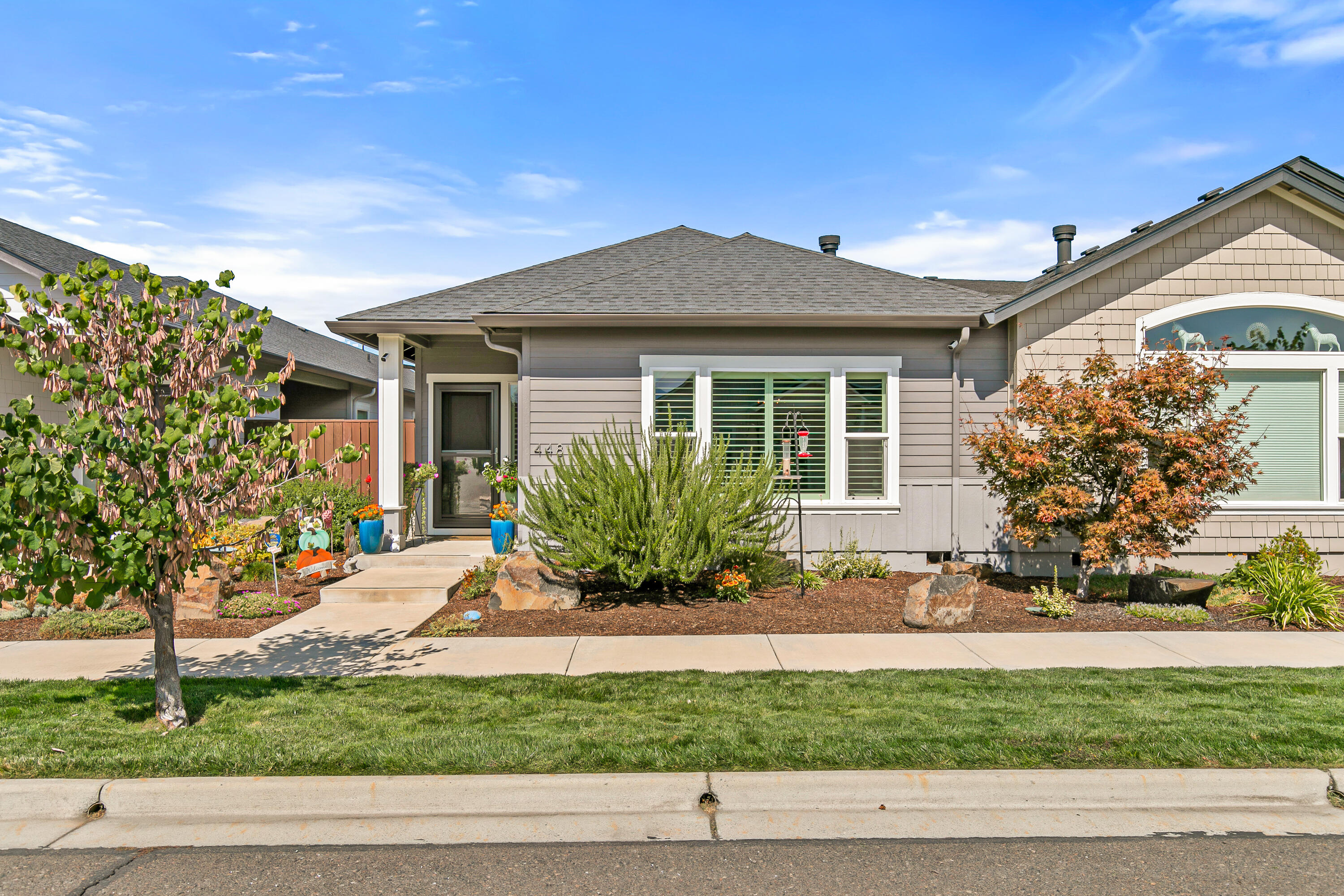 448 Cheney Loop Central Point, OR 97502 - Photo 2 of 24 9R9A9074
