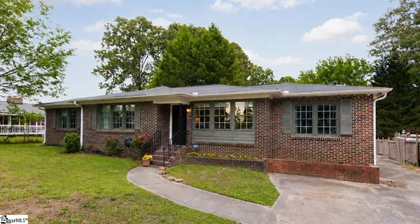 $325,000 | 1 Oakdale Drive, Greenville, SC 29617
