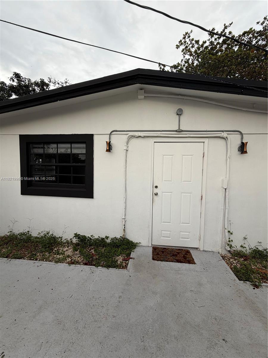 830 Southwest 6th Street, Unit B Hallandale Beach, FL 33009 - Photo 11 of 11 a view of entryway with a small space
