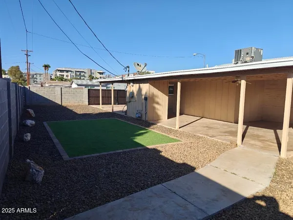 a view of a house with a backyard