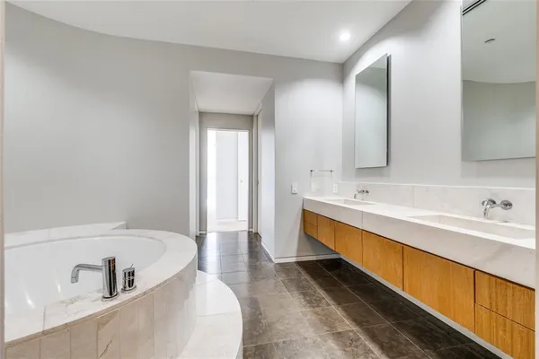 $4,250 | 2430 Victory Park Lane, Unit 1809, Dallas, TX 75219