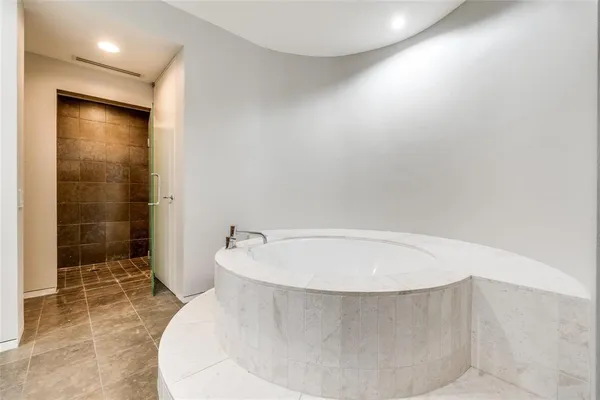 $4,250 | 2430 Victory Park Lane, Unit 1809, Dallas, TX 75219