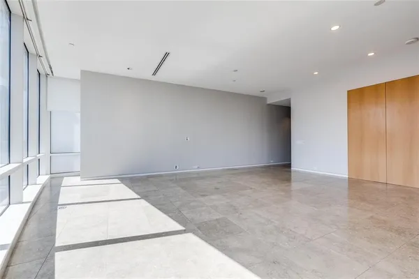 $4,250 | 2430 Victory Park Lane, Unit 1809, Dallas, TX 75219