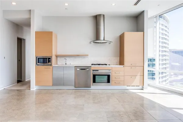 $4,250 | 2430 Victory Park Lane, Unit 1809, Dallas, TX 75219