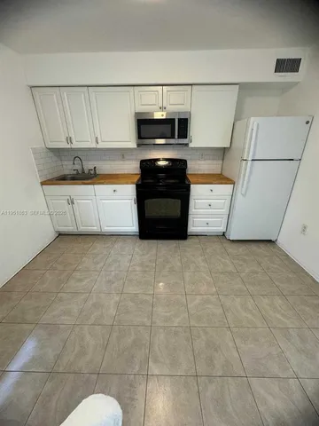 $1,800 | 111 Northwest 152nd Street, Unit 25, Miami, FL 33169
